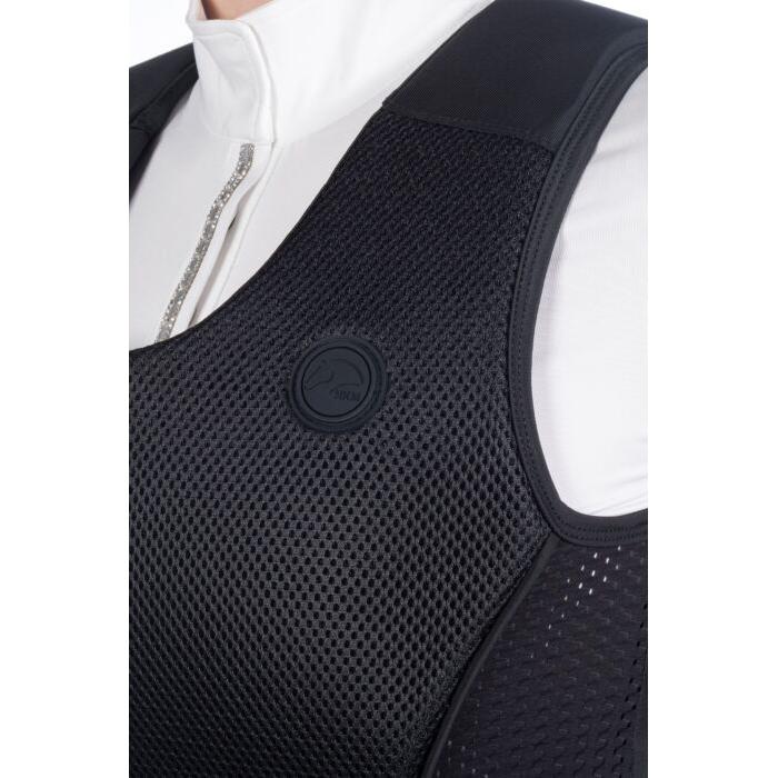 Detalj av Body protector -Safe Ride- med pustende materiale